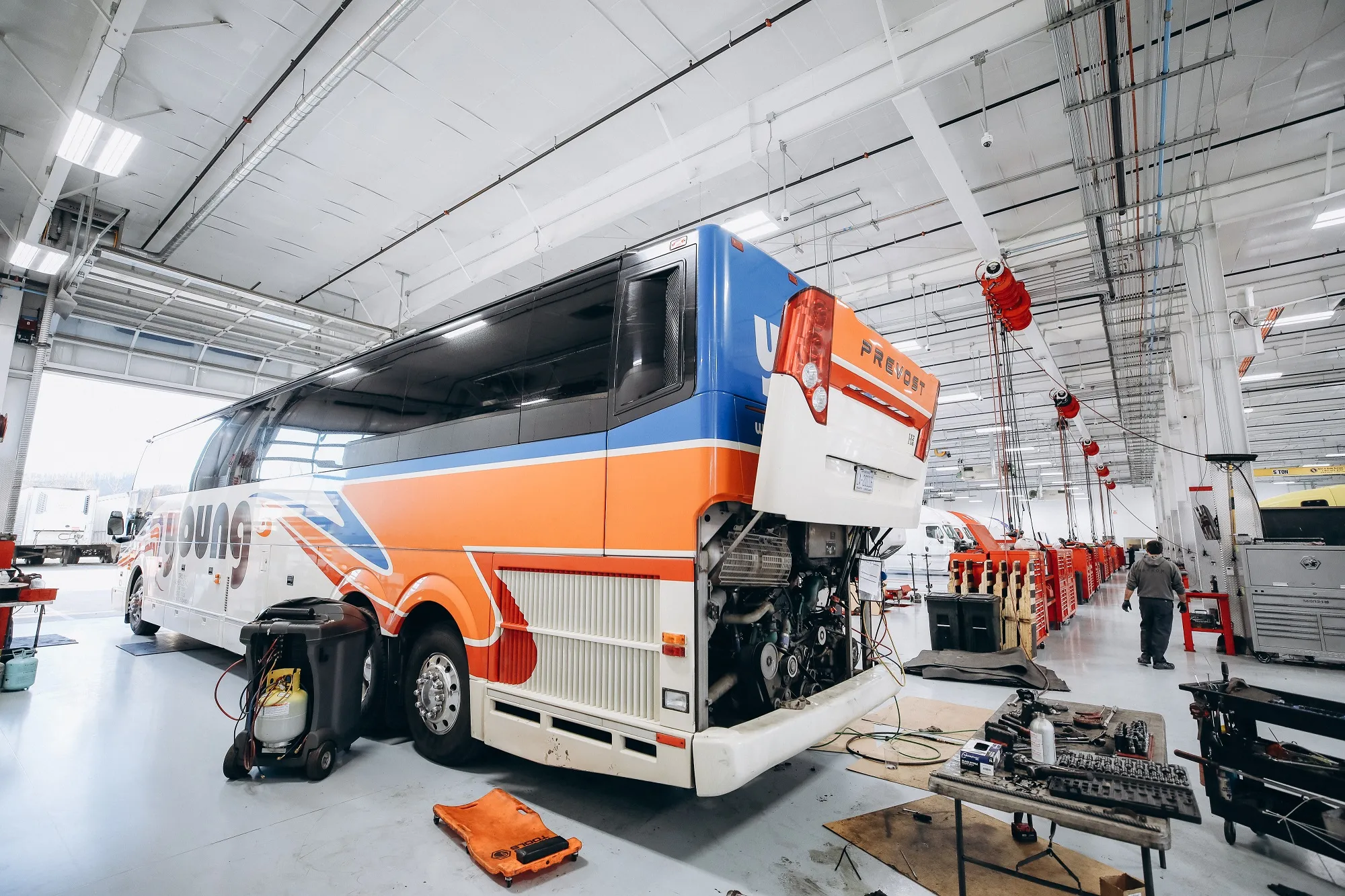Major repair of bus truck engines